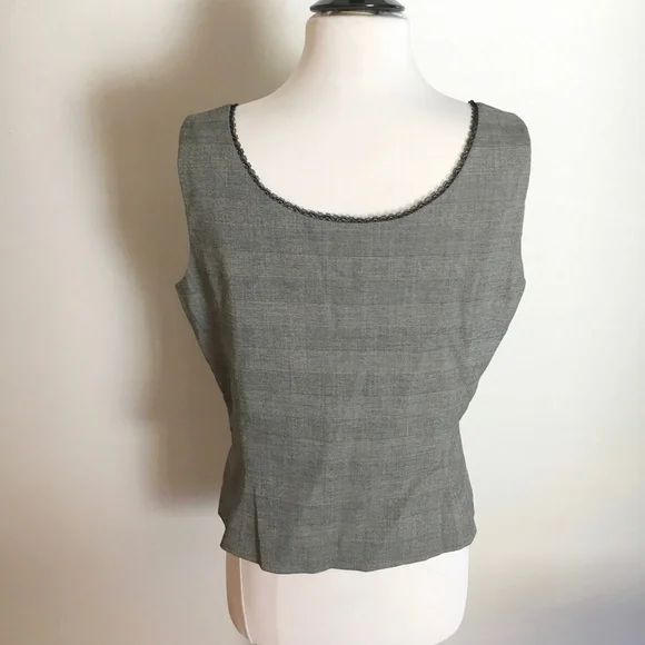 TAHARI Sleeveless Rounded Neckline Blouse Size 12 - Picture 2 of 8